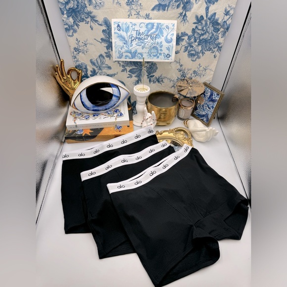 🆕 ALO YOGA 🧿 NWOT Icon Ribbed Boyshort Bundle - Set of 3 - Size S - Picture 2 of 10